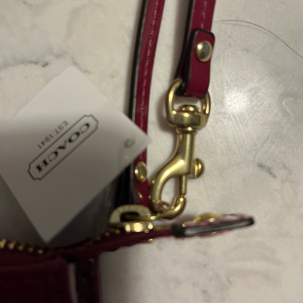 NWT Coach Peyton embossed Patent wristlet - Picture 6 of 8